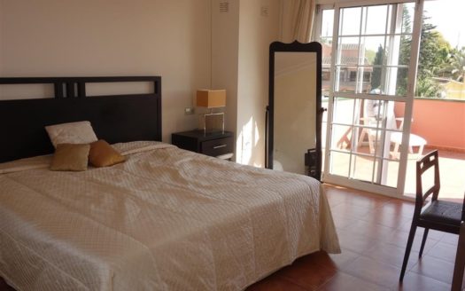 Villa de 4 dormitorios en Nueva Andalucia