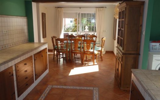 Villa de 4 dormitorios en Nueva Andalucia