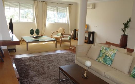 Villa de 4 dormitorios en Nueva Andalucia