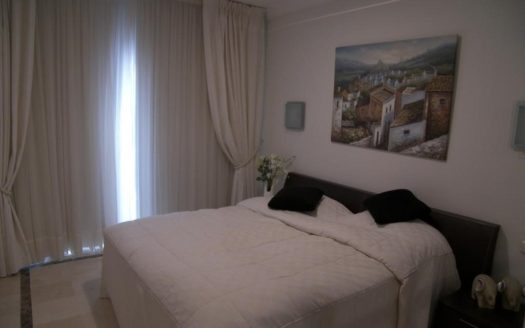 Apartamento de 3 dormitorios en Puerto Banus