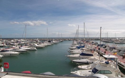 Apartamento de 3 dormitorios en Puerto Banus