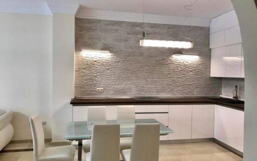 3 bedrooms Apartment in River Gardens