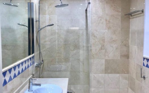 3 bedrooms Apartment in River Gardens