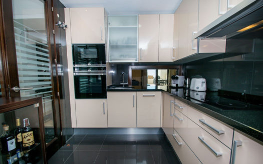 Ático de 4 dormitorios en Nueva Milla de Oro