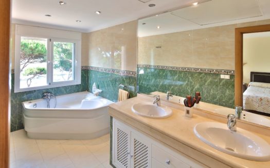 5 bedrooms Villa in Puerto de Cabopino