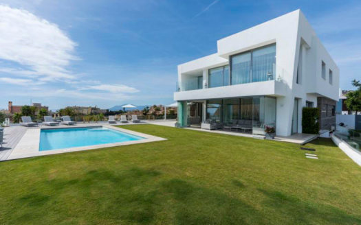 5 bedrooms Villa in Los Monteros
