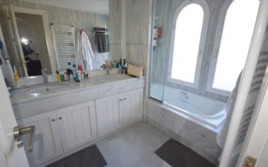 3 bedrooms Penthouse in Alcazaba Beach