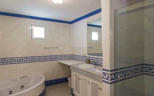 6 bedrooms Villa in Nueva Andalucia