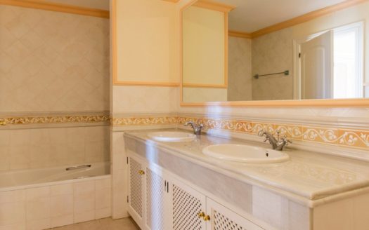 6 bedrooms Villa in Nueva Andalucia