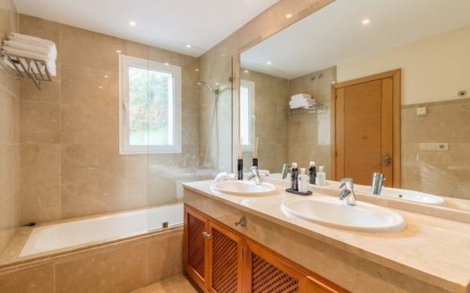 Apartamento de 2 dormitorios en Elviria
