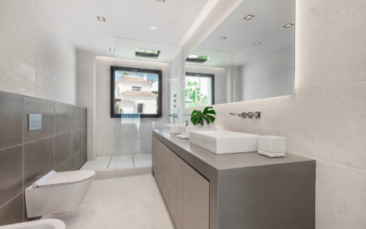 5 bedrooms Villa in Nueva Andalucia