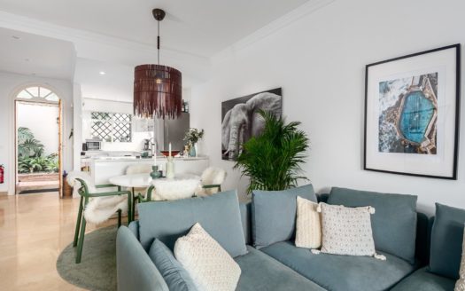 2 bedrooms Apartment in Aloha Gardens