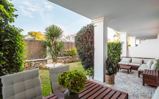 2 bedrooms Apartment in Aloha Gardens