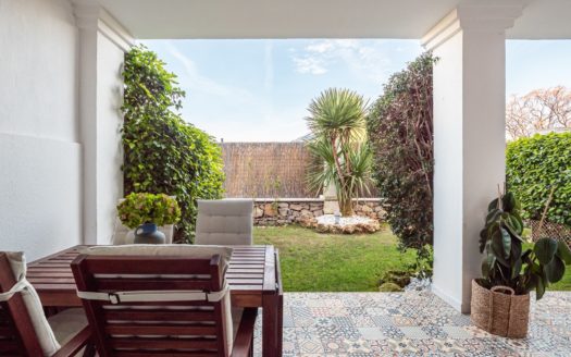 2 bedrooms Apartment in Aloha Gardens