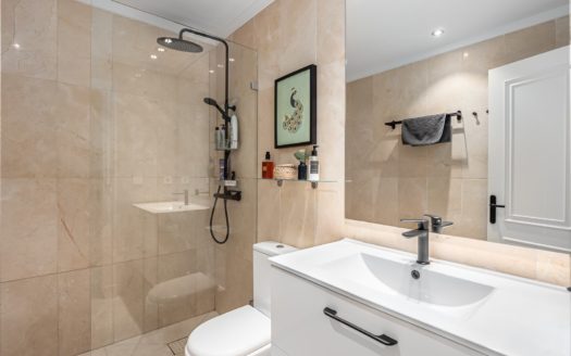 2 bedrooms Apartment in Aloha Gardens