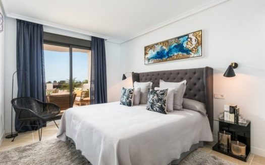 Ático de 2 dormitorios en Nueva Milla de Oro