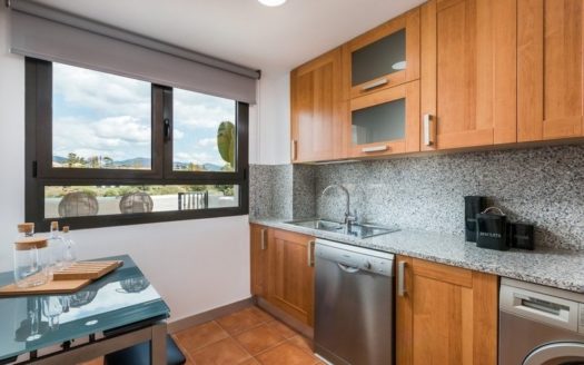 Ático de 2 dormitorios en Nueva Milla de Oro