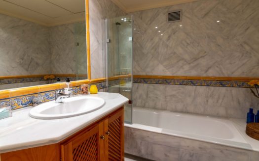 3 bedrooms Penthouse in Benahavis