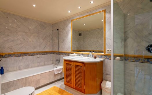 3 bedrooms Penthouse in Benahavis