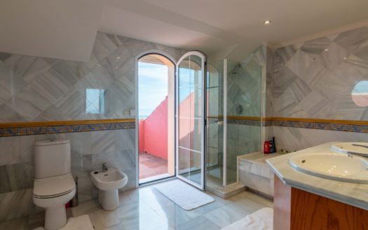 3 bedrooms Penthouse in Benahavis