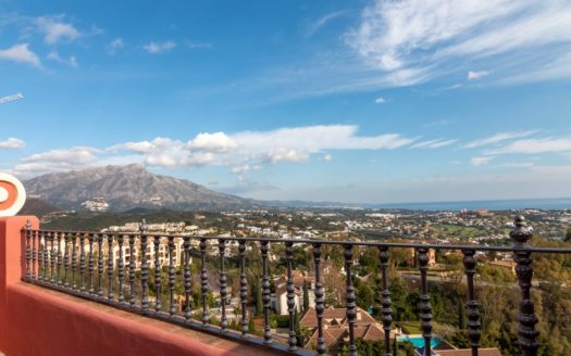 3 bedrooms Penthouse in Benahavis