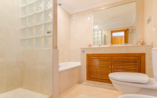 3 bedrooms Penthouse in Aloha Hill Club