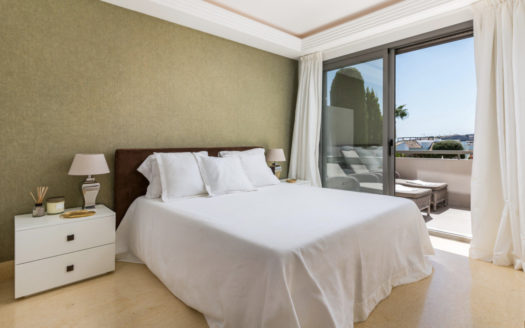 3 bedrooms Apartment in Benahavis