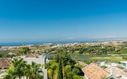 2 bedrooms Penthouse in Benahavis