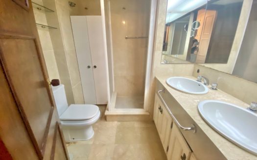 4 bedrooms Apartment in Las Cascadas