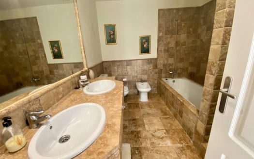 3 bedrooms Penthouse in Benahavis