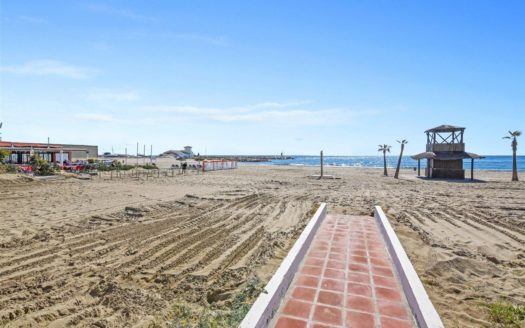 4 bedrooms Apartment in Puerto de Cabopino