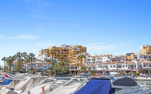 4 bedrooms Apartment in Puerto de Cabopino