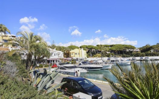 4 bedrooms Apartment in Puerto de Cabopino