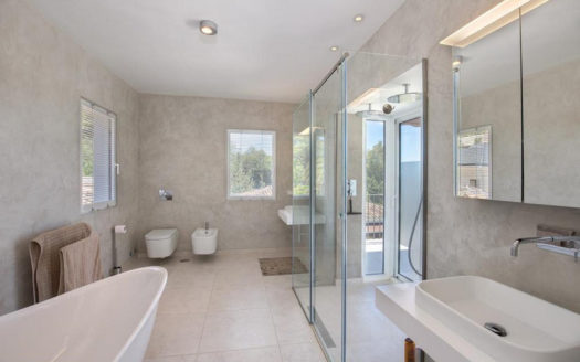 Villa de 4 dormitorios en Cascada de Camojan