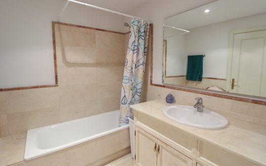 3 bedrooms Penthouse in Nueva Andalucia