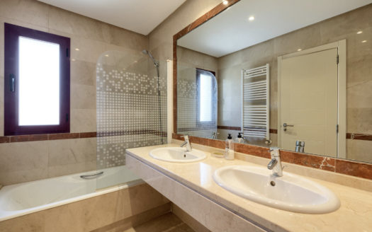 3 bedrooms Townhouse in Nueva Andalucia