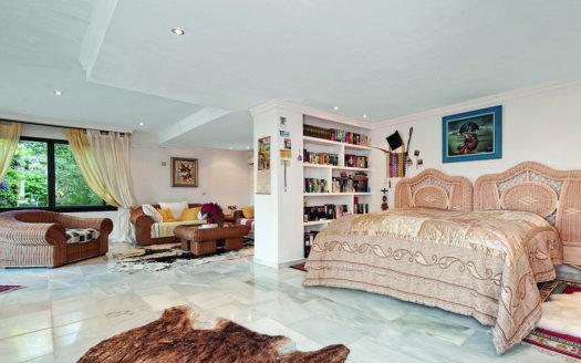 5 bedrooms Villa in Las Lomas de Nueva Andalucia