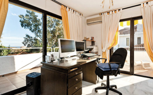 5 bedrooms Villa in Las Lomas de Nueva Andalucia