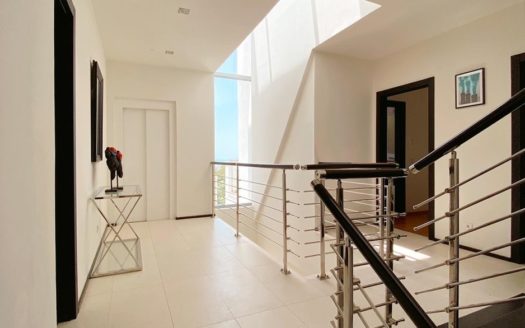 4 bedrooms Townhouse in Meisho Hills