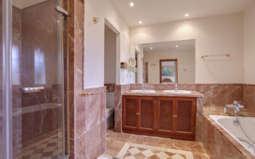 4 bedrooms Townhouse in Nueva Andalucia