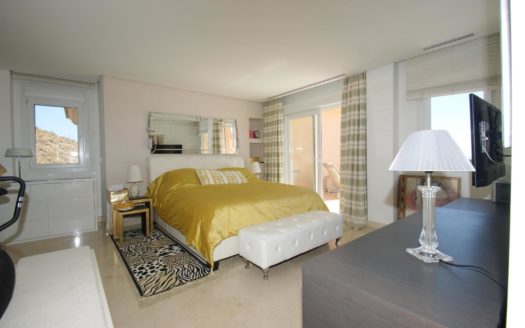 2 bedrooms Penthouse in Nueva Andalucia