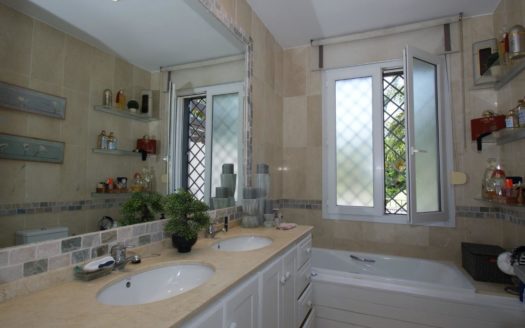 Villa de 5 dormitorios en Los Naranjos Golf