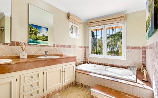 4 bedrooms Villa in Las Lomas de Elviria