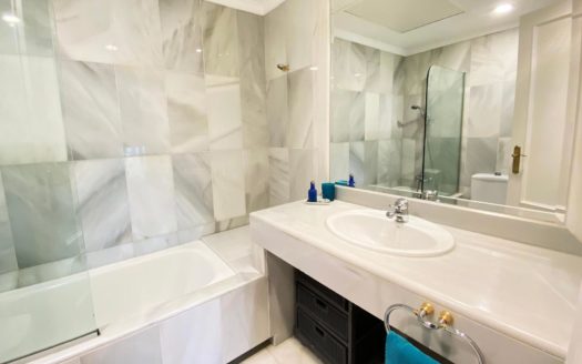 Apartamento de 2 dormitorios en Nueva Andalucia