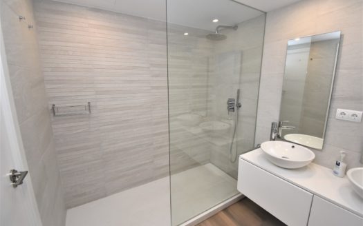 Apartamento de 3 dormitorios en Marbella Real