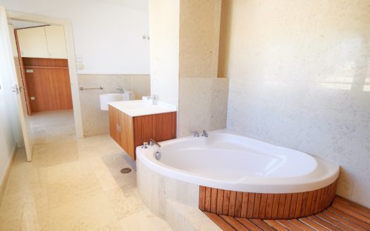 5 bedrooms Penthouse in Las Lomas del Marbella Club
