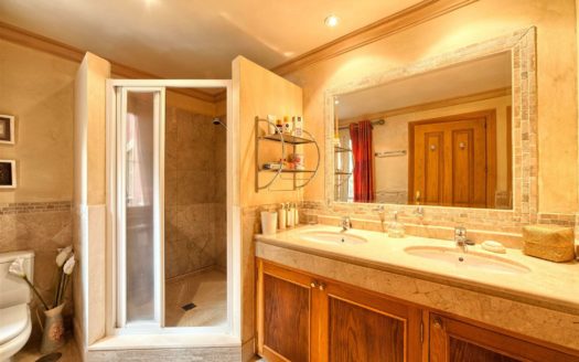 6 bedrooms Villa in Nueva Andalucia