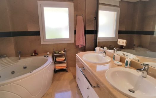 3 bedrooms Penthouse in Nueva Andalucia