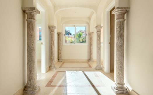 3 bedrooms Penthouse in Nueva Andalucia