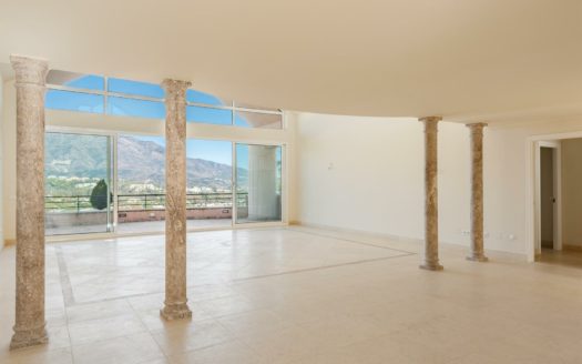 3 bedrooms Penthouse in Nueva Andalucia